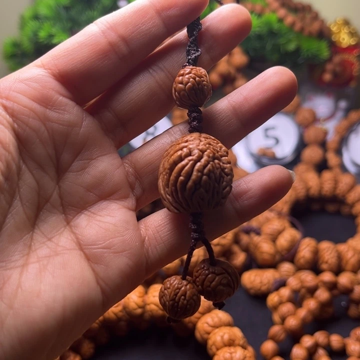 吊坠桃核钥匙挂件