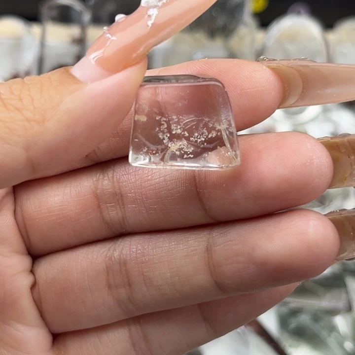 未镶嵌吊坠(赠链)水晶