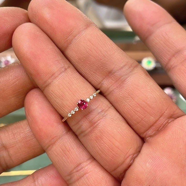 红宝石戒指18K金镶嵌主石：0.24ct