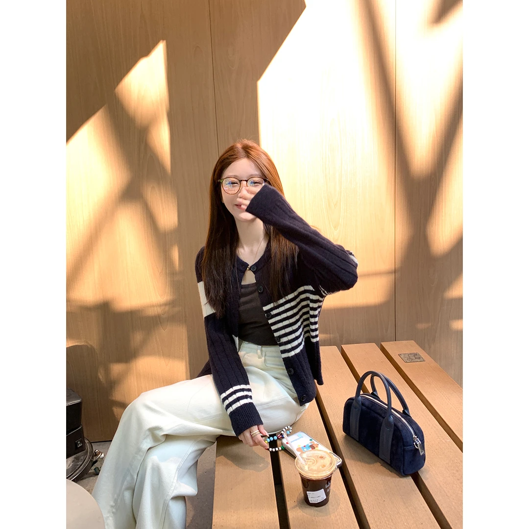 杨杨YANGRUOYU航海日记撞色毛织开衫秋季休闲短款针织外套女