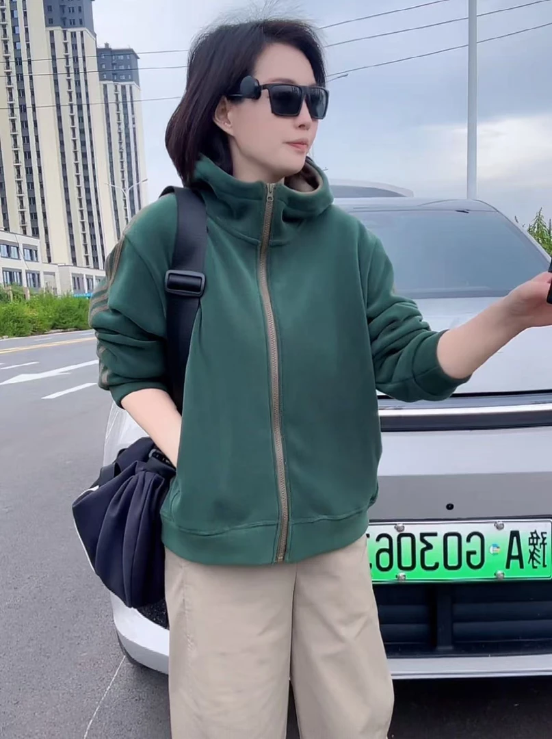 秋冬季新款保暖常规款连帽女长袖短外套运动双面奥粒绒加厚