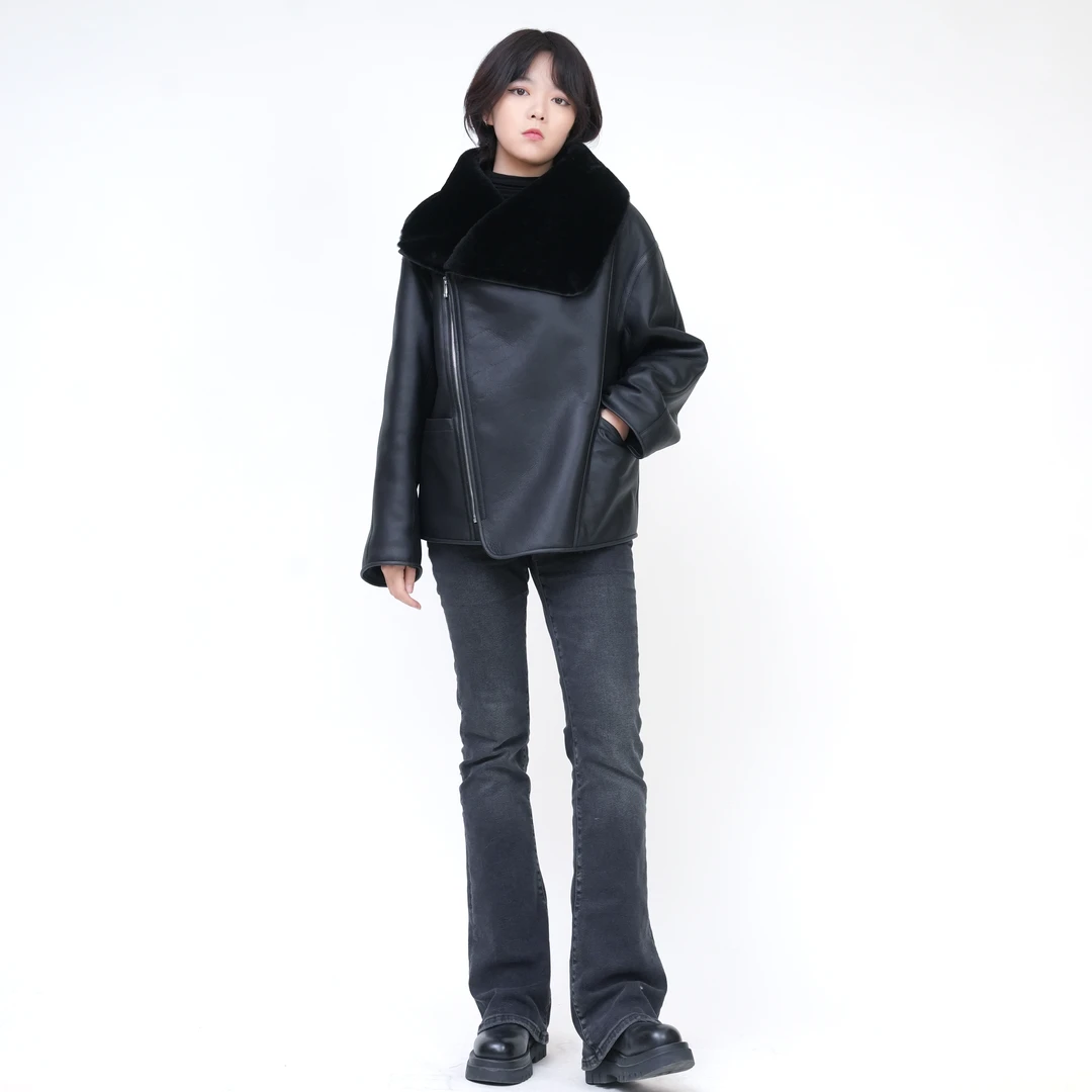 女装短款皮毛一体外套黑色保暖简约防风 24660