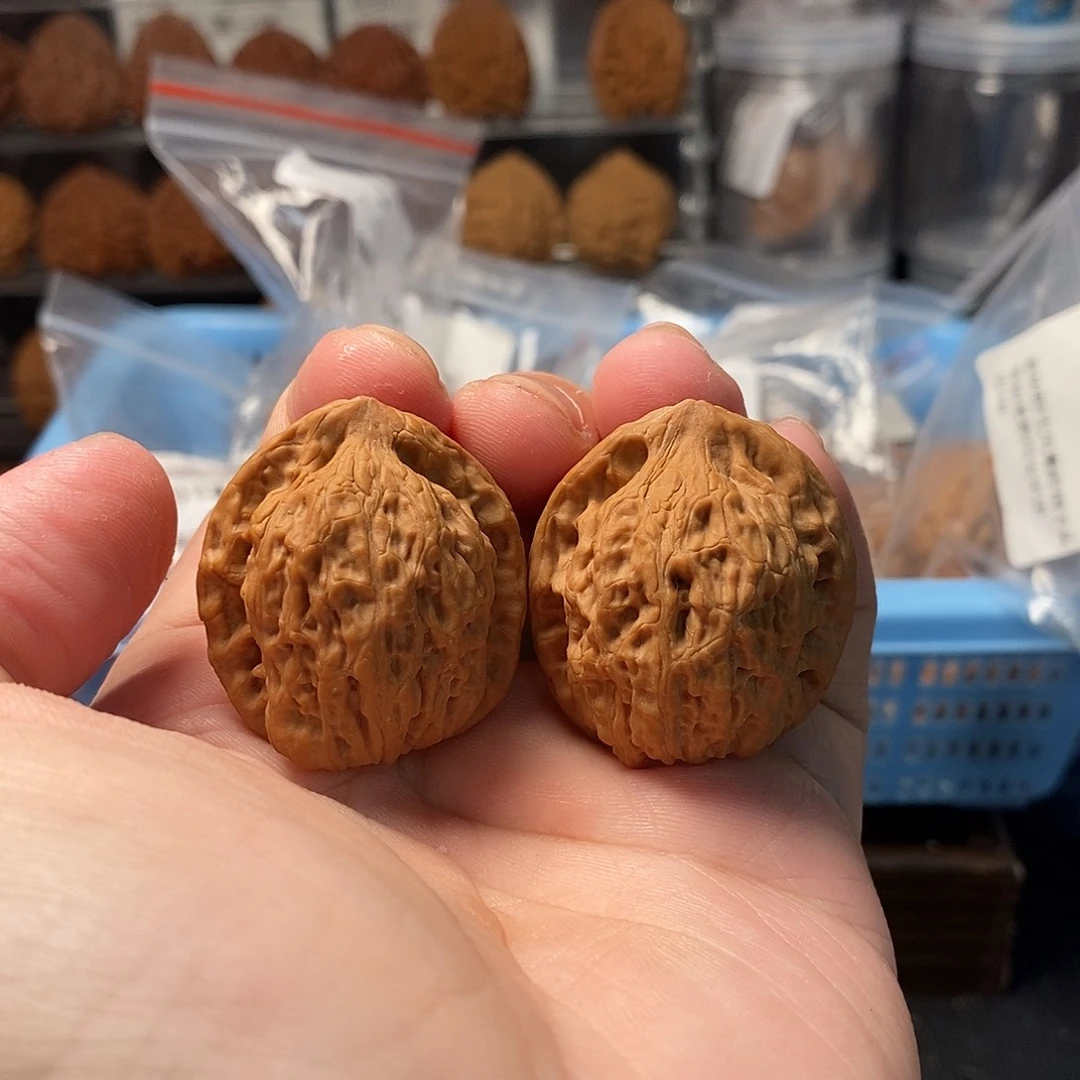 1文玩核桃黄崖关虎头32-480