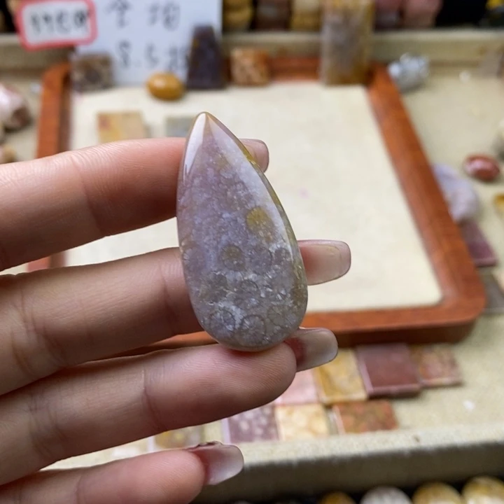 石英岩玉合金颈饰