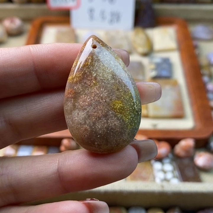 颈饰合金石英岩玉