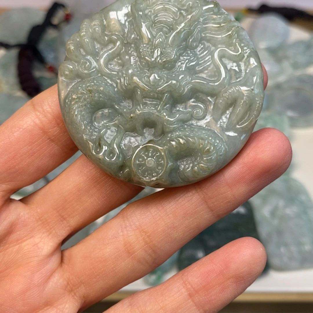 翡翠颈饰未镶嵌双龙