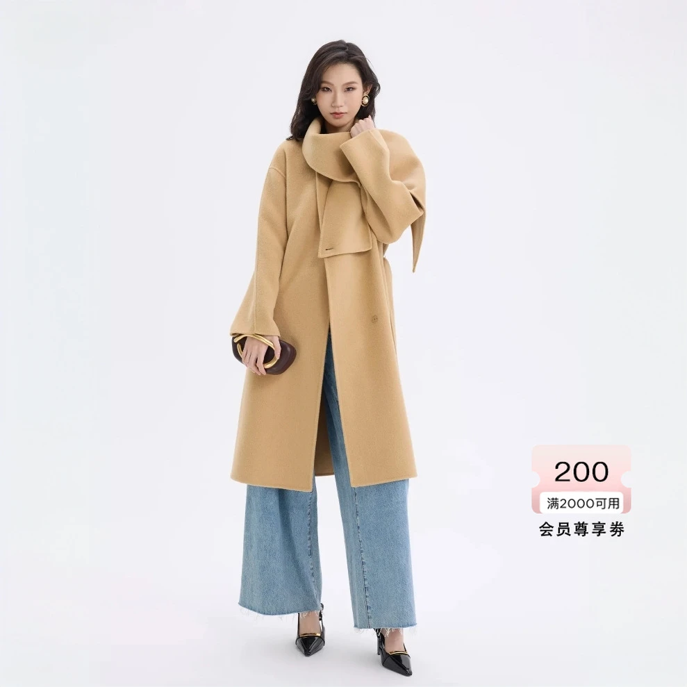 bebe2025秋冬新款女士气质含绵羊毛围巾领长袍系带大衣外套372102