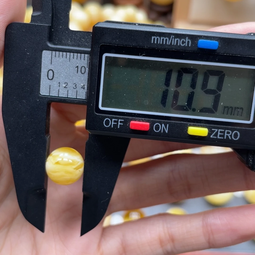 梁***乐未镶嵌琥珀珠宝奇石