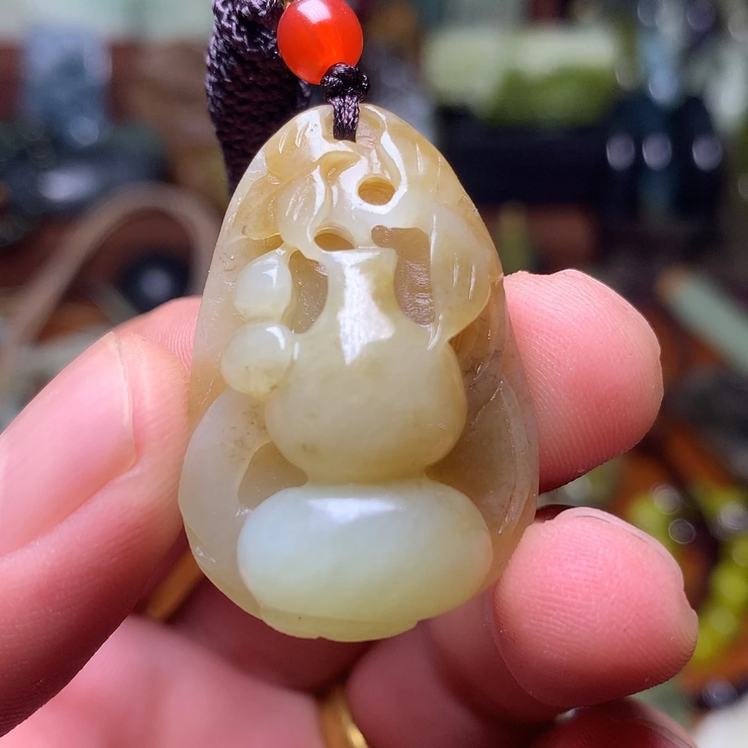 颈饰未镶嵌岫岩老玉（透闪石质玉）