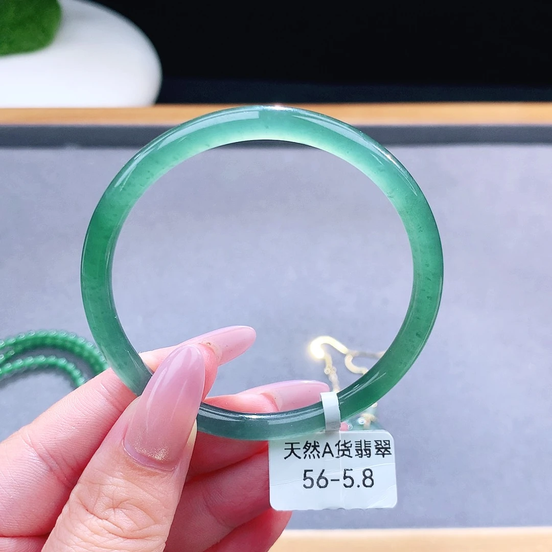 未镶嵌手镯（圆镯）翡翠