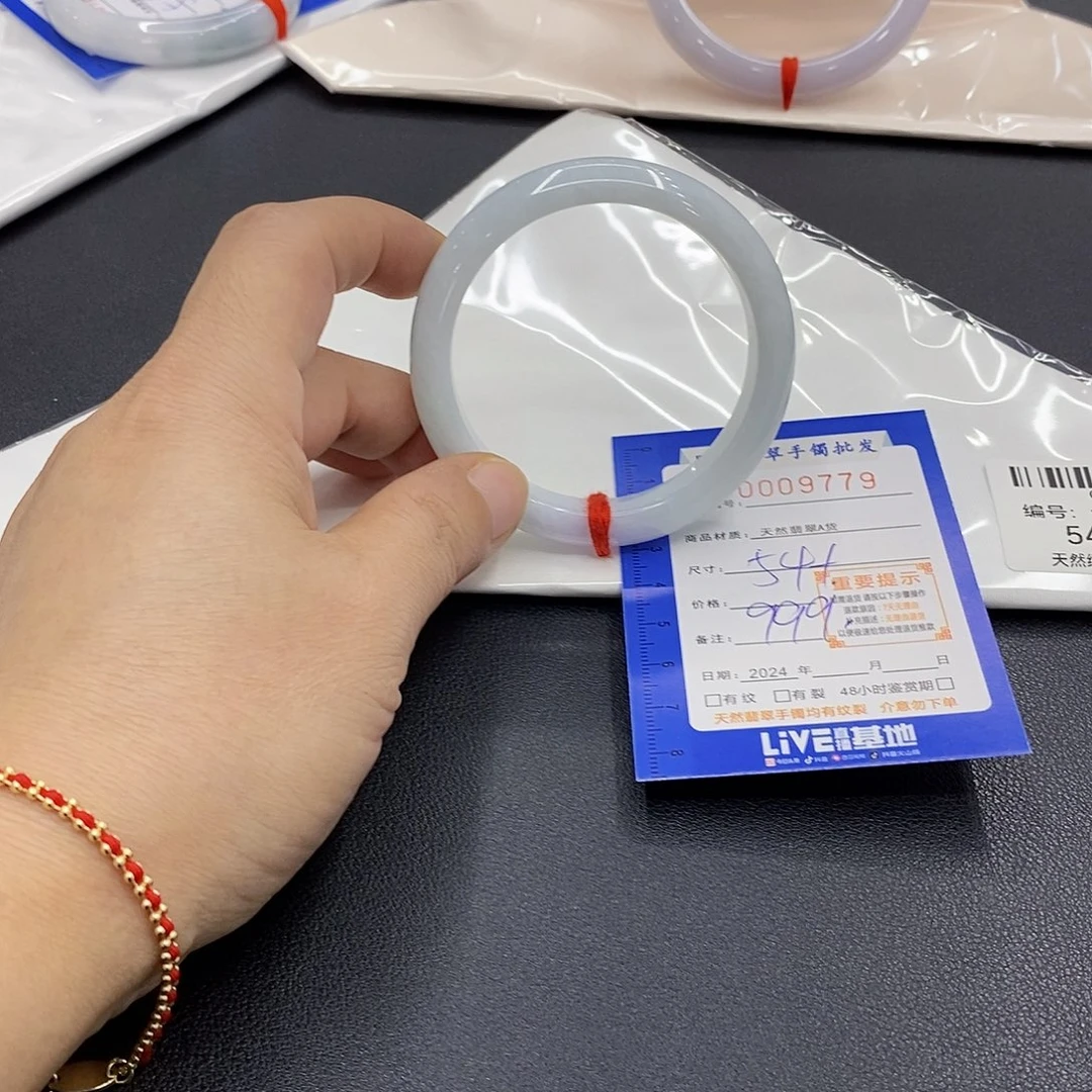 翡翠手镯未镶嵌翡翠手镯