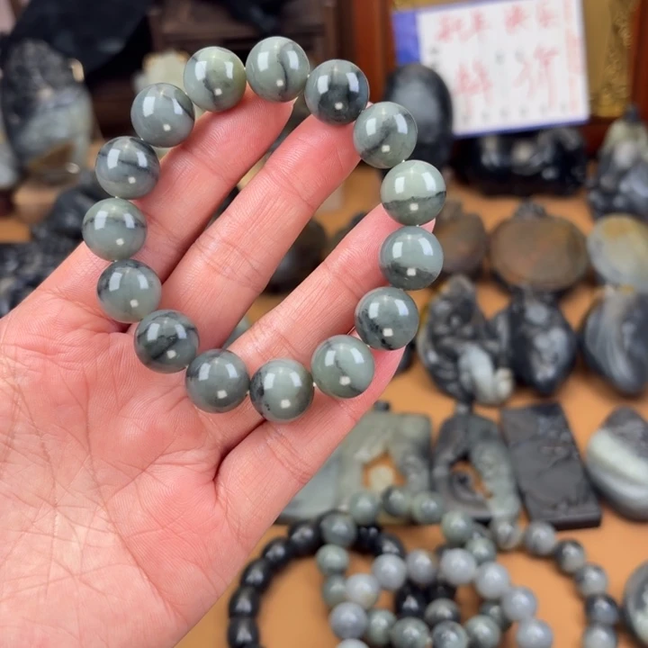 黄***逗和田玉未镶嵌颈饰