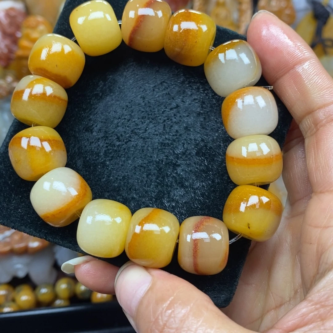 未镶嵌石英质玉（黄龙玉）颈饰