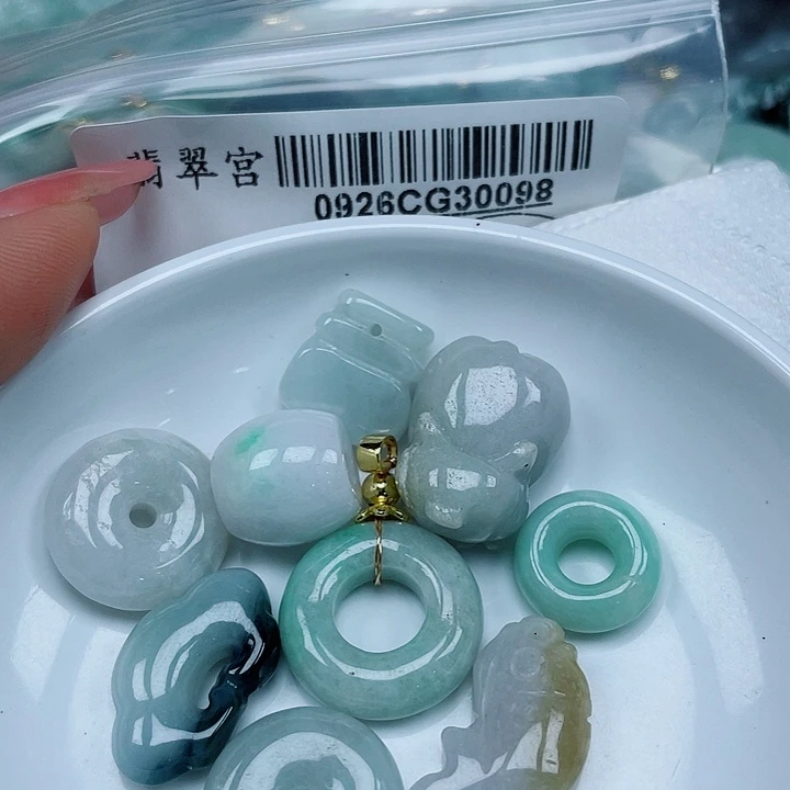 翡翠未镶嵌吊坠(不含链)