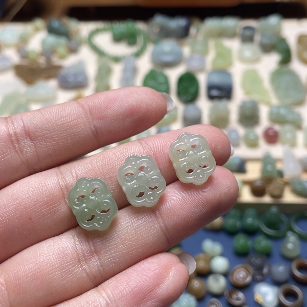 和田玉未镶嵌吊坠(不含链)一个