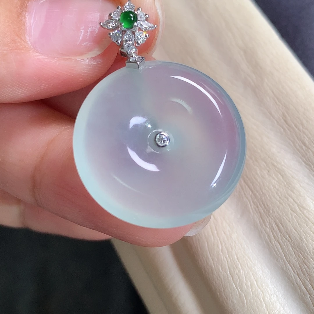 翡翠18K金镶嵌颈饰扣子