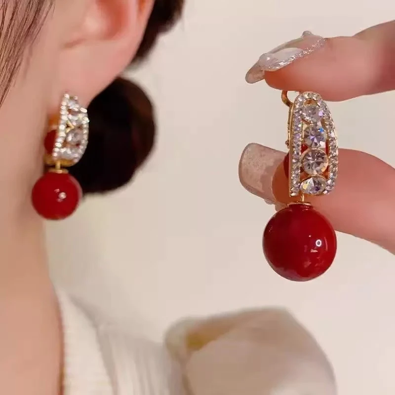 铜合金合成锆石耳饰 轻奢气质款安可拉红圆球耳钉A119