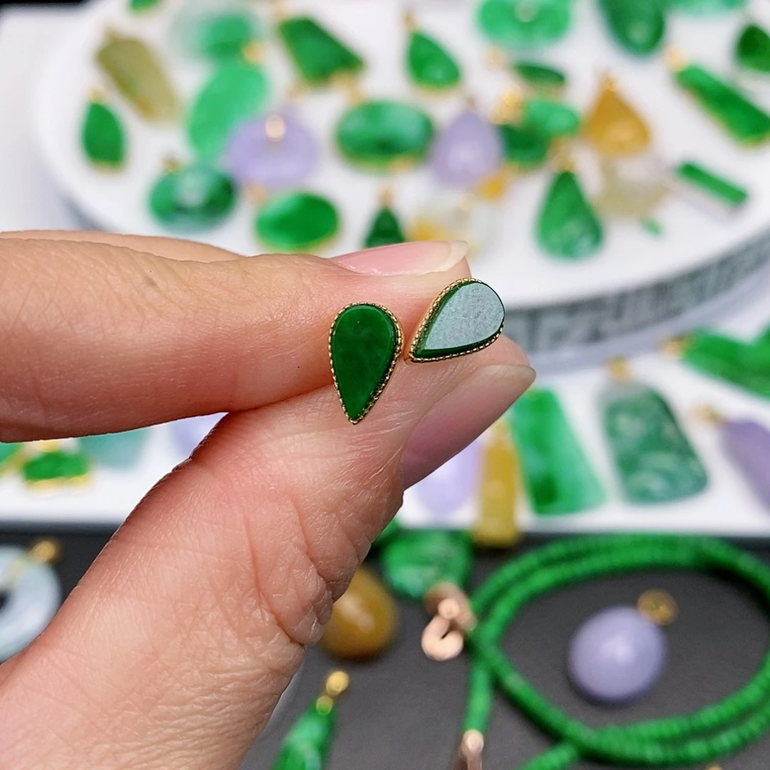 翡翠吊坠(不含链)18K金镶嵌