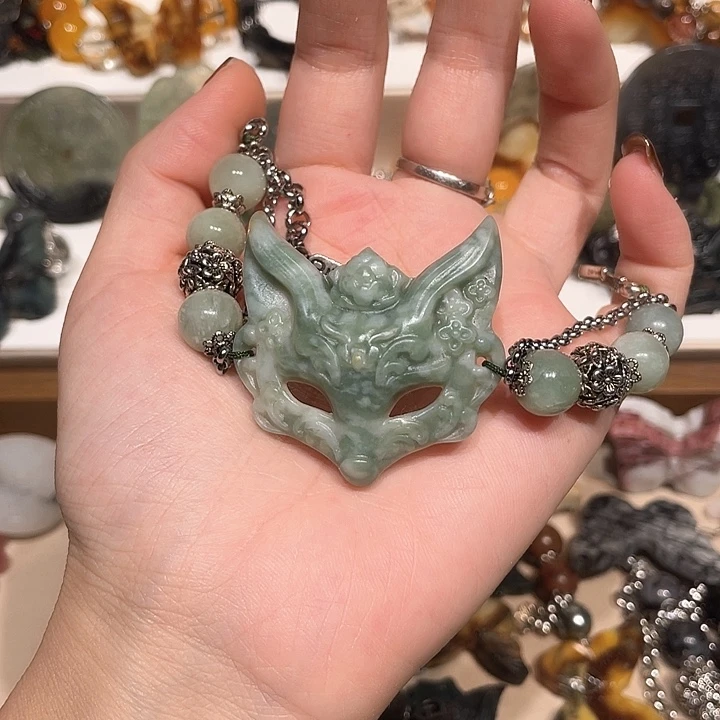 小***过蛇纹石玉合金颈饰