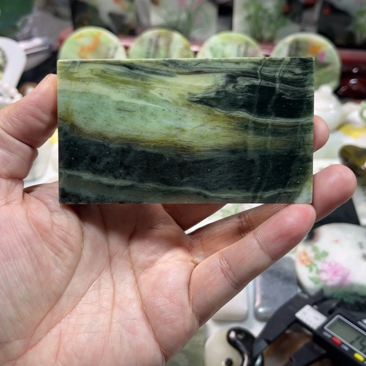 独山玉未镶嵌颈饰