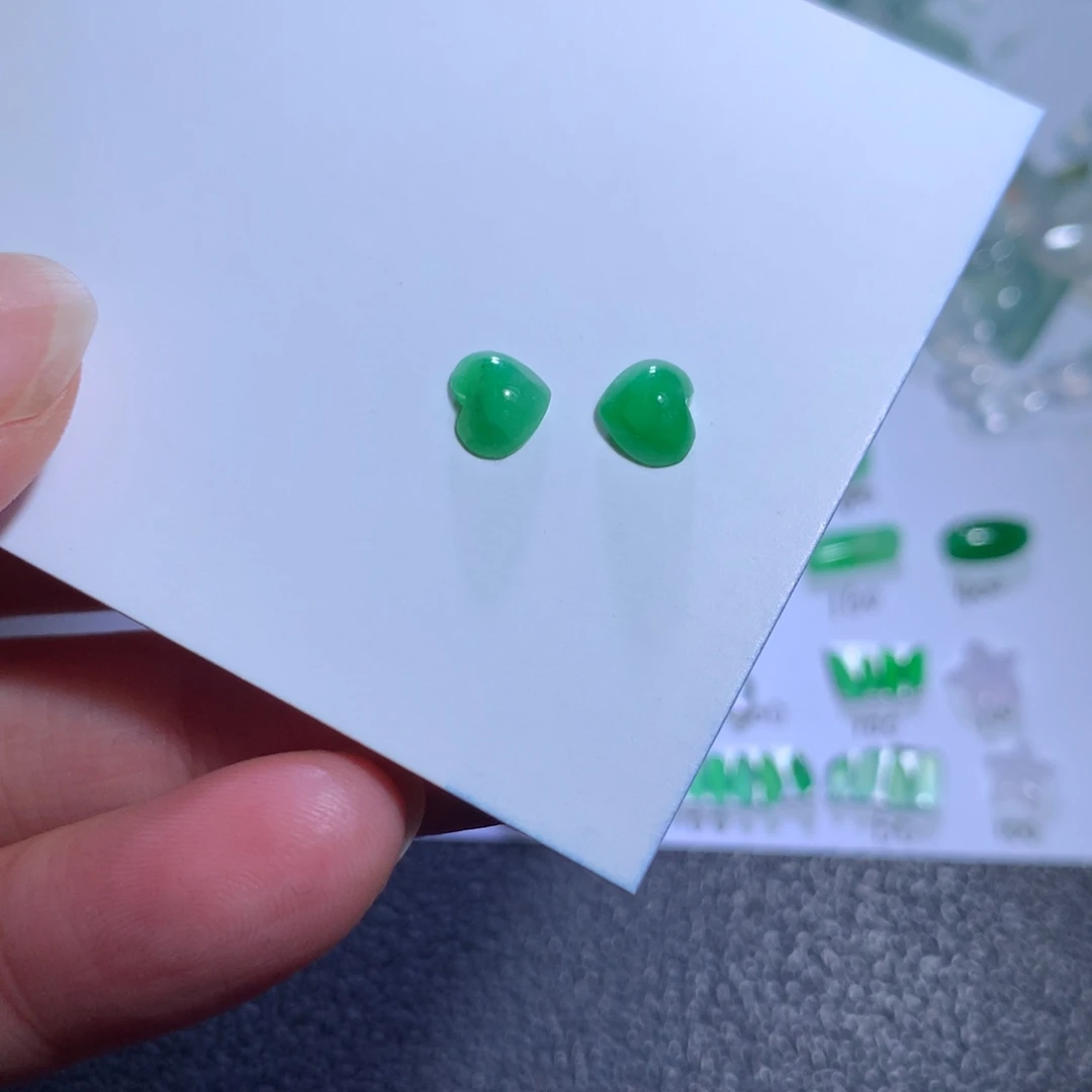 裸石翡翠天然a货翡翠爱心两个