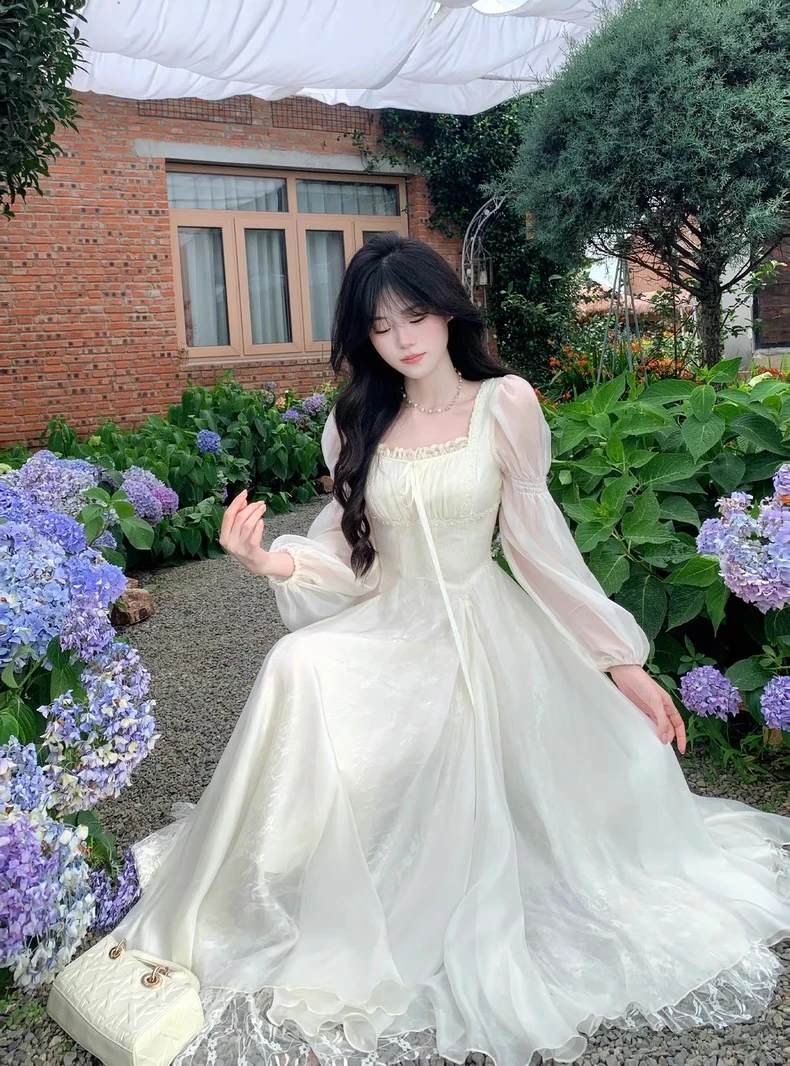月光手书 法式温柔气质方领重工大摆网纱长袖连衣裙新款