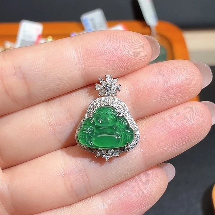 翡翠足银镶嵌颈饰翡翠