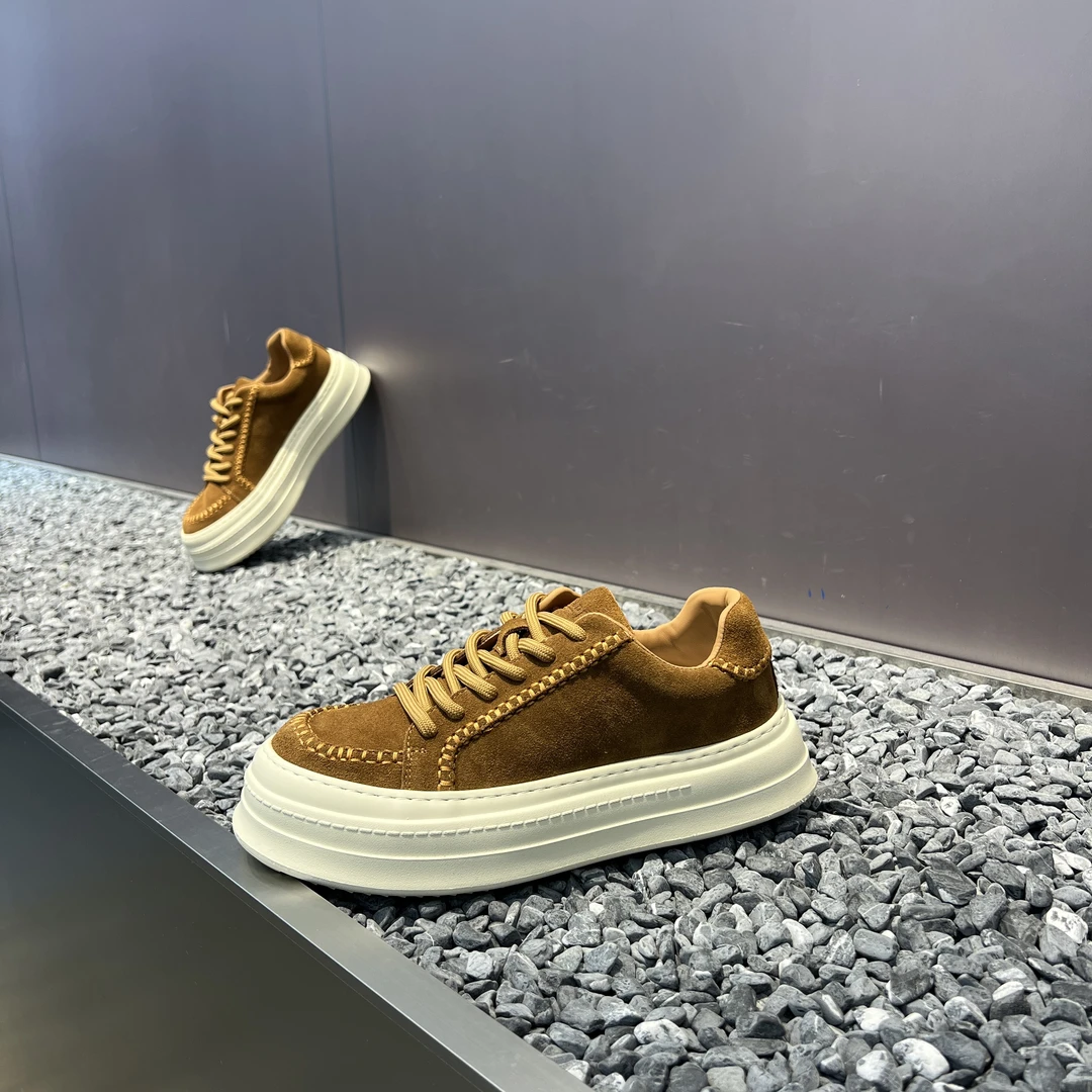 2025广州秋冬新款百搭厚底软底超轻休闲纯皮真皮缝线潮流板鞋