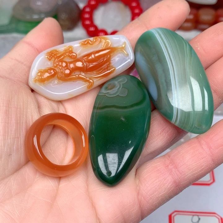 玛瑙/玉髓颈饰未镶嵌夫*子