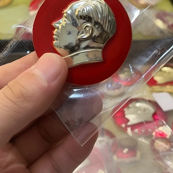 哈***.像章一样一一一一高贵轻扬四海