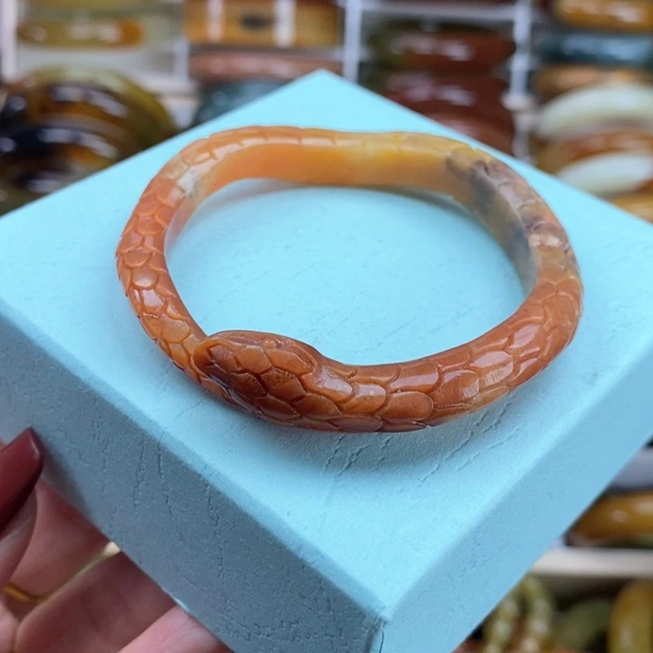 蛇纹石玉手镯未镶嵌52