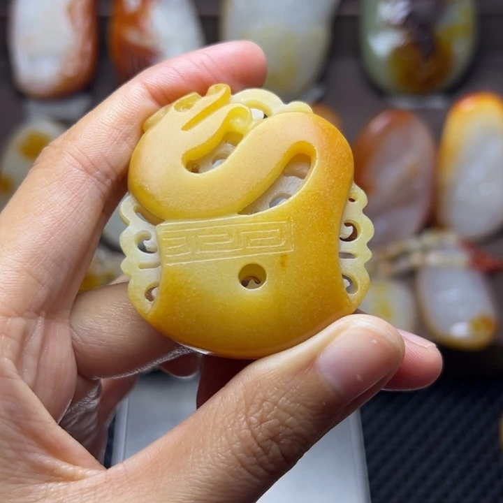 和田玉未镶嵌颈饰