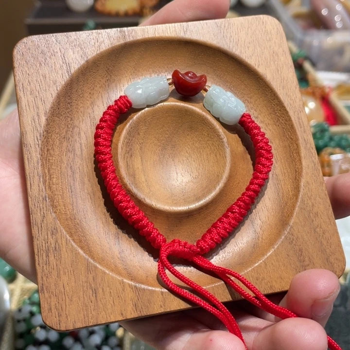 石英质玉未镶嵌颈饰