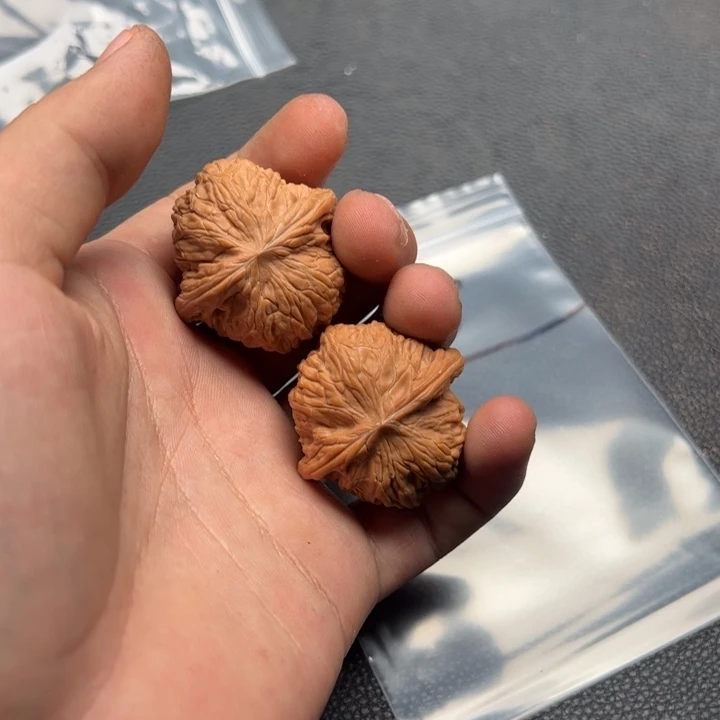 文玩核桃吊坠珍***人115核桃