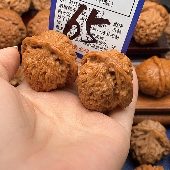 一***生桃核吊坠南疆石狮子头39