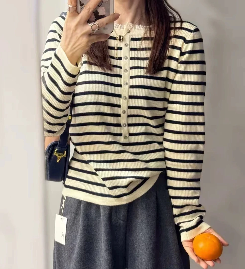 杨杨 蕾丝边针织毛衣