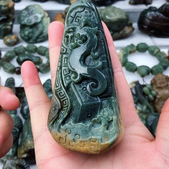 未镶嵌岫岩河磨玉（透闪石质玉）把件