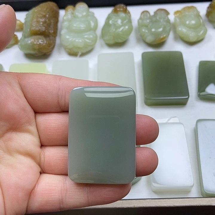 人***生和田玉（糖玉）未镶嵌颈饰