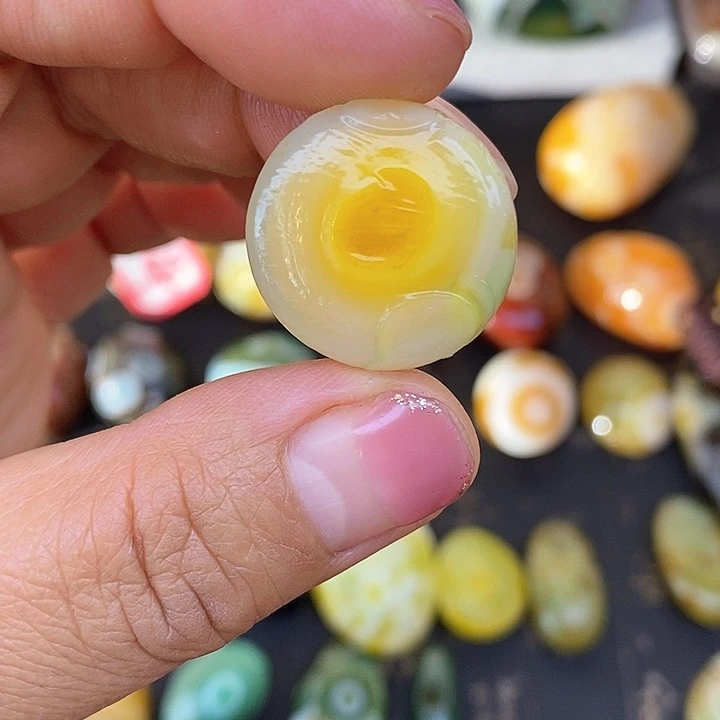 俏色圆饼，阿拉善眼睛