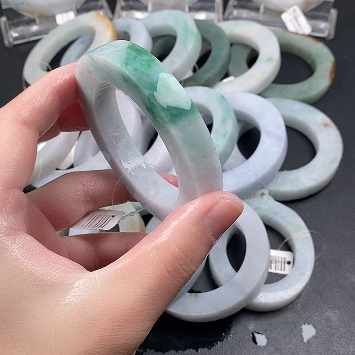 果***儿未镶嵌翡翠定制翡翠
