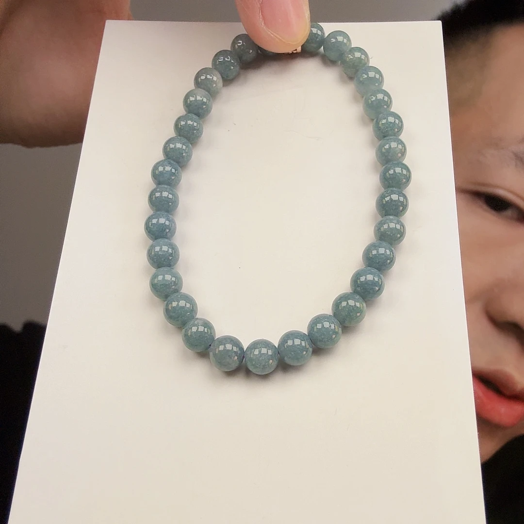 翡翠未镶嵌颈饰一件