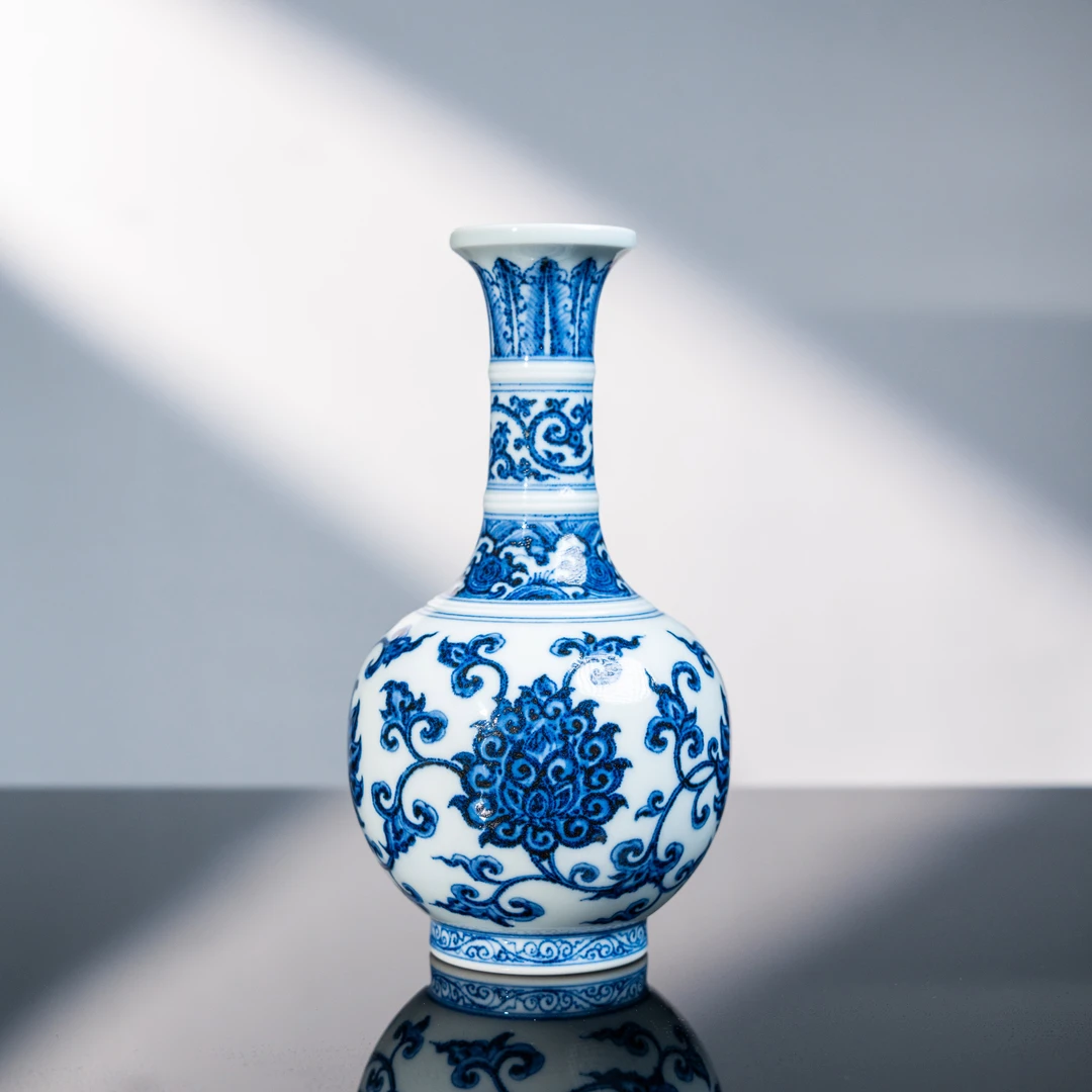 且斋 金刚莲纹长颈胆瓶原矿全手工釉下青花缠枝纹海浪纹莲纹瓶