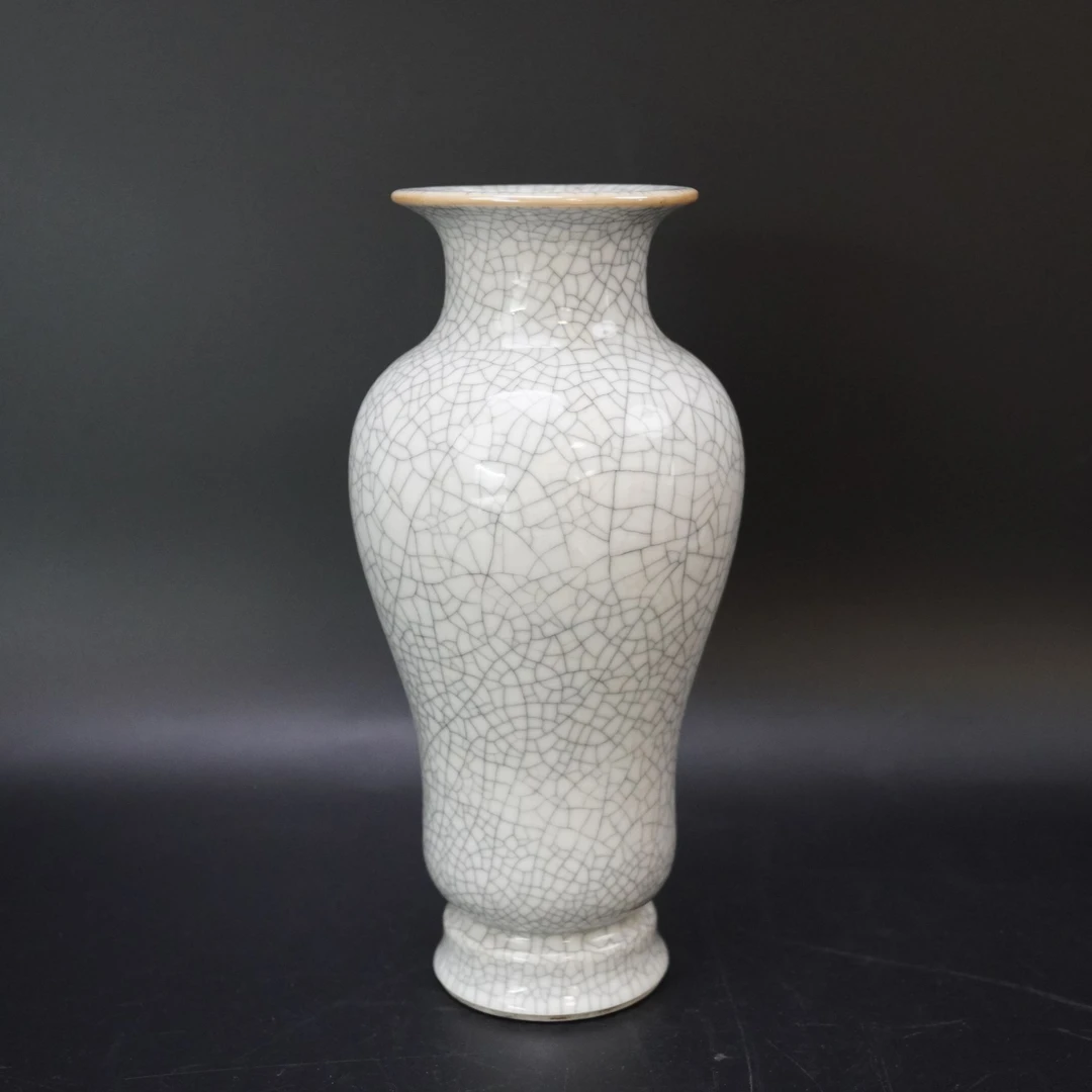 Lot.25100074清晚期哥釉束腰散口瓶 高：约25.5cm