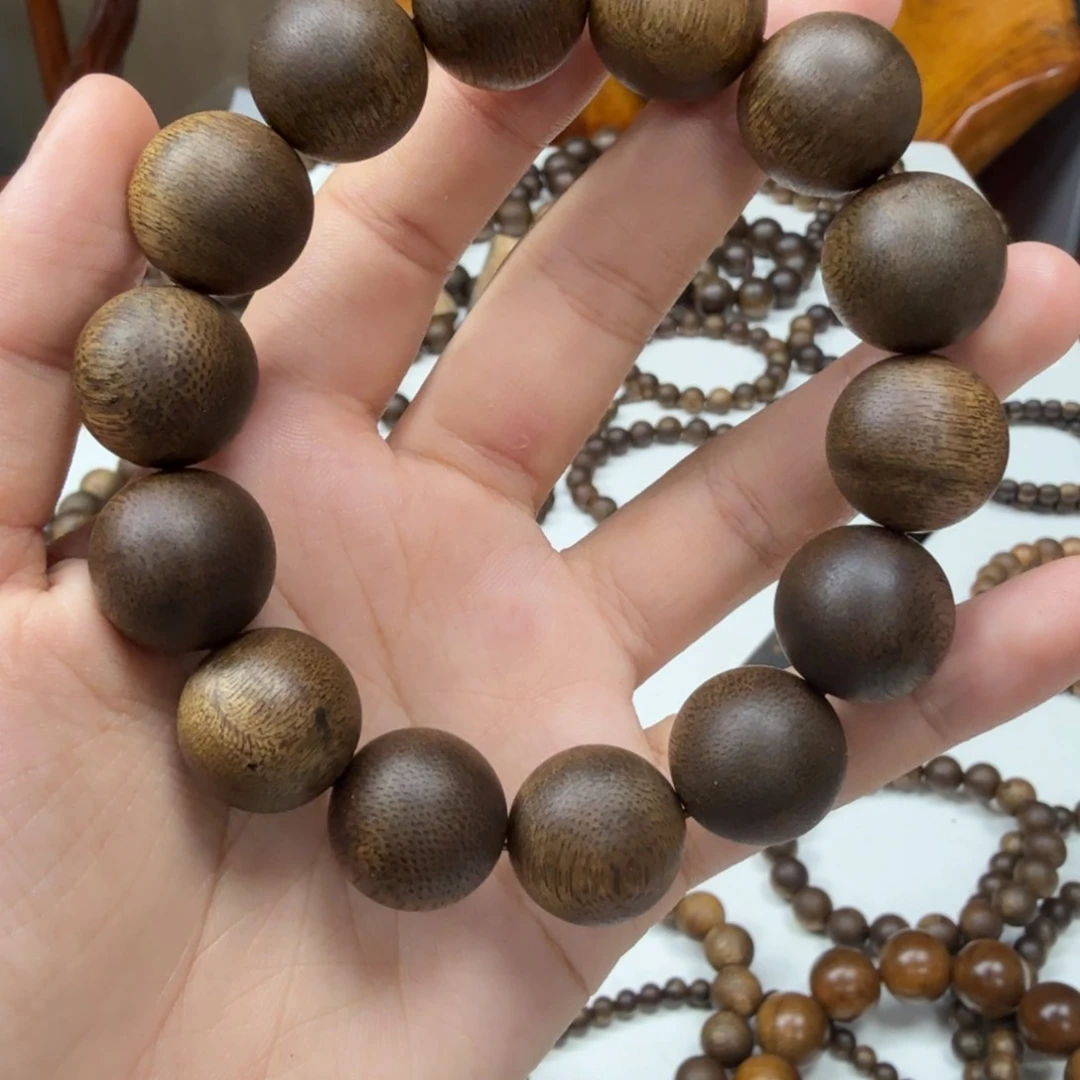 沉香碎屑沉香海南莺歌绿棋1.6大➕碎屑多样性发一