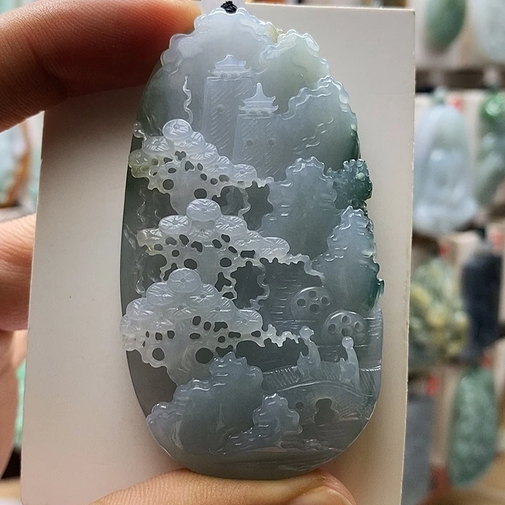 翡翠未镶嵌颈饰每天