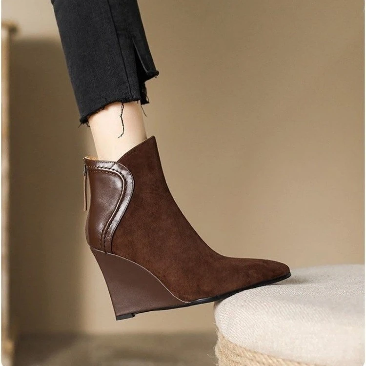 复古秋冬尖头短筒年高跟马丁靴软皮短靴女2025磨砂新款小增高坡跟