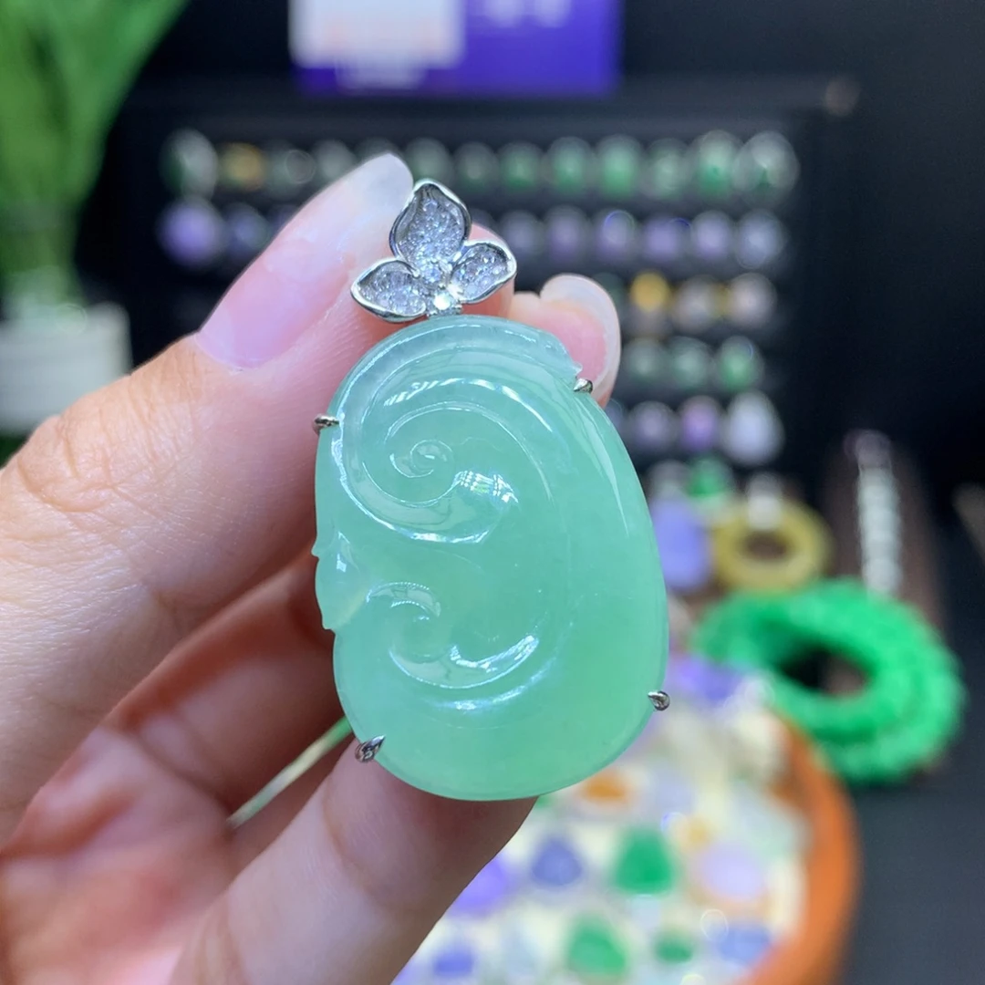 翡翠18K金镶嵌颈饰