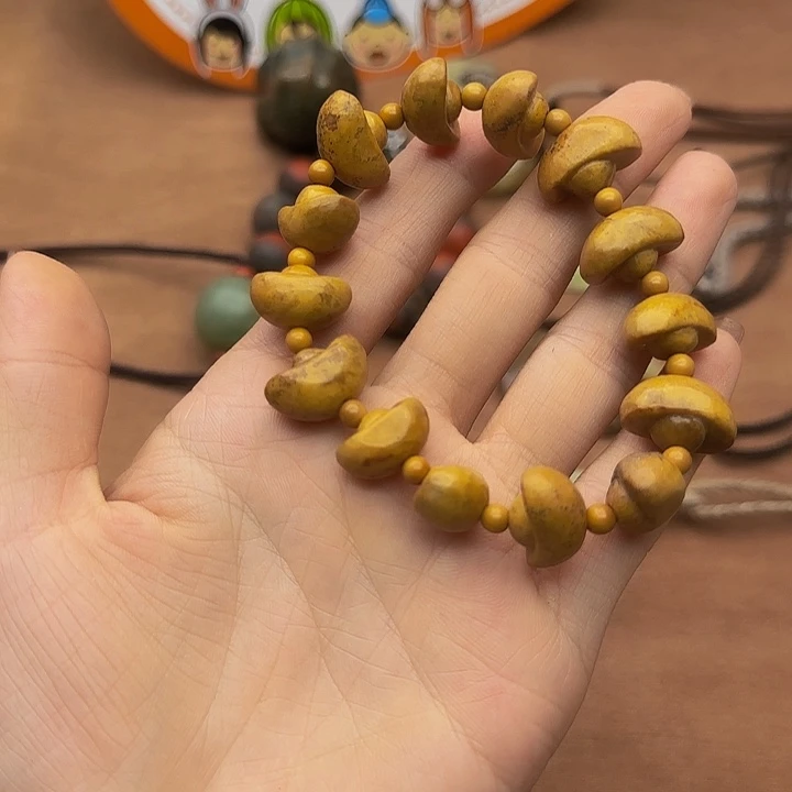 哈***噢手链未镶嵌岫岩河磨玉（透闪石质玉）