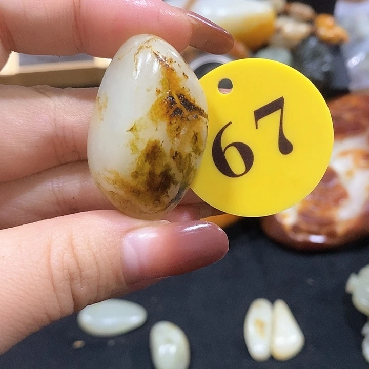 未镶嵌和田玉（糖玉）挂件