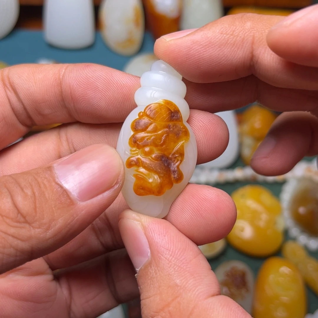大***哥和田玉未镶嵌颈饰